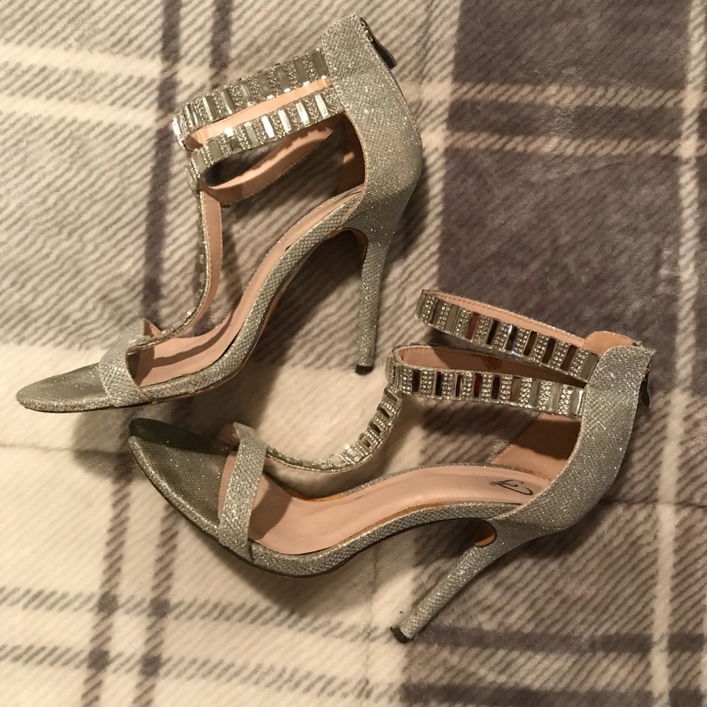 Windsor women’s silver sparkle heels size 8